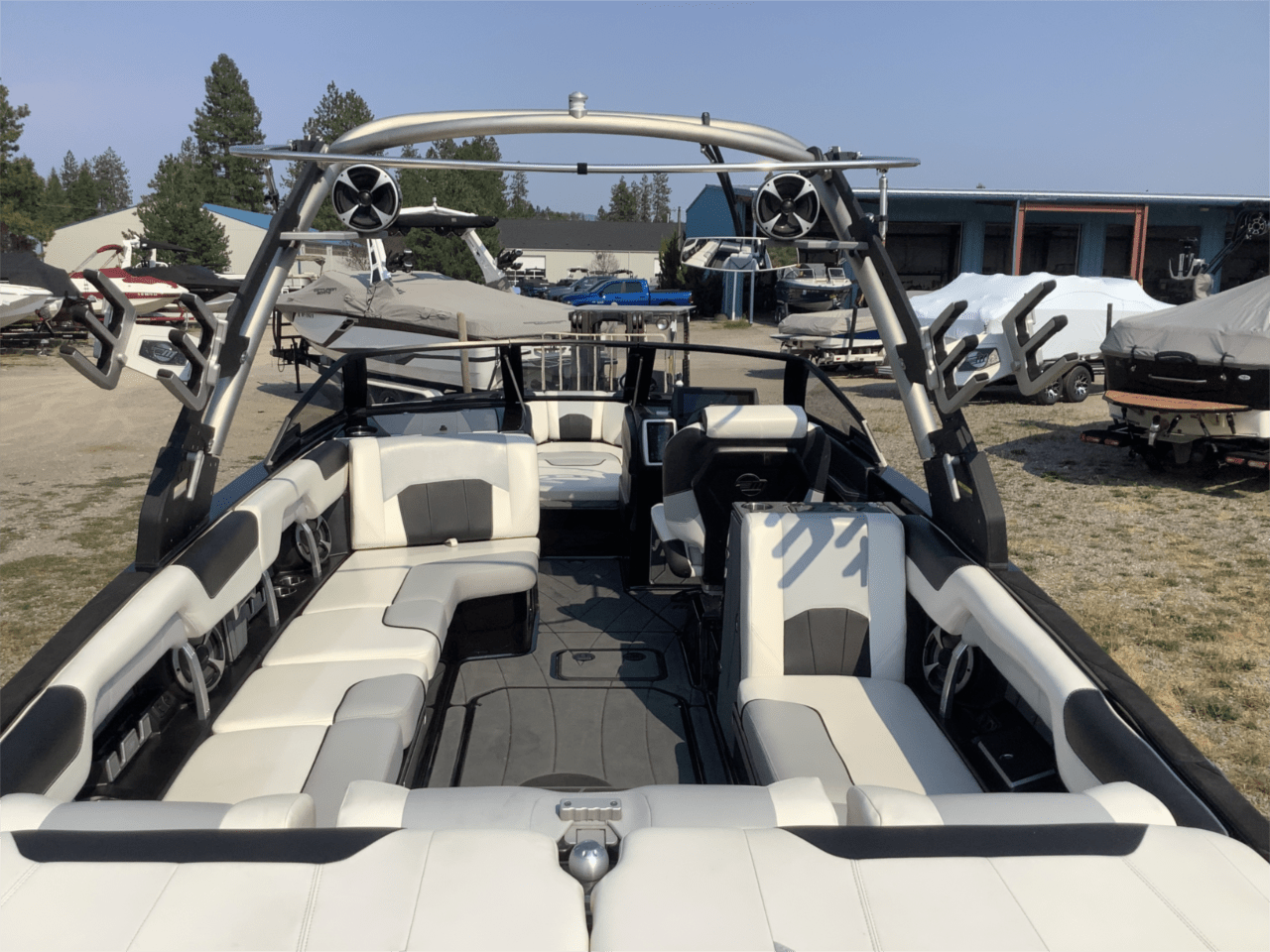 2020 Malibu 25 LSV