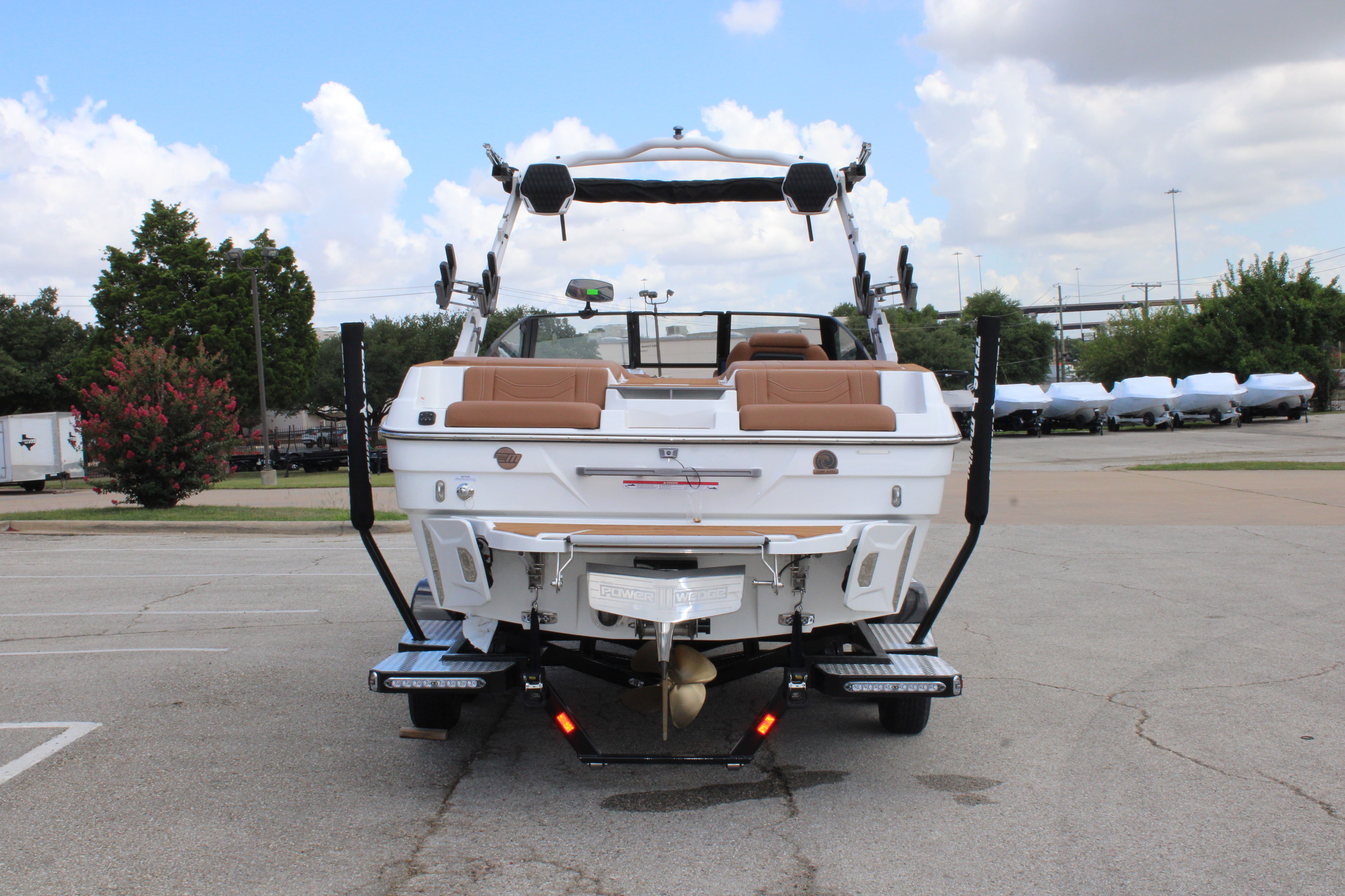 2025 Malibu 23 LSV