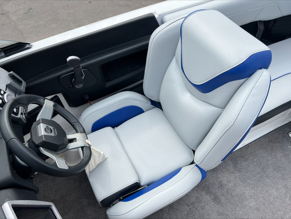 2023 Malibu Boats 20 VTX