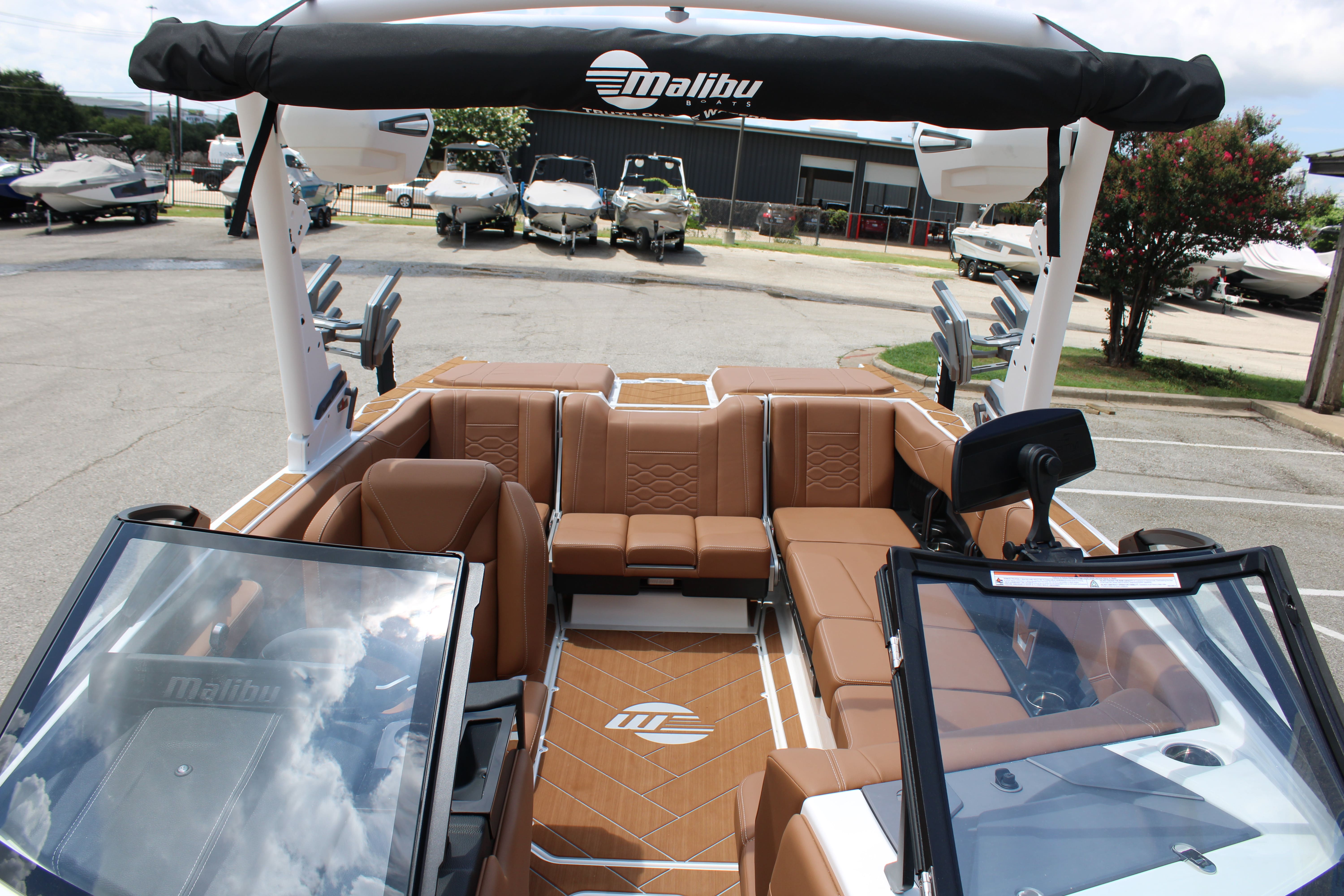 2025 Malibu 23 LSV