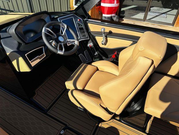 2024 MasterCraft XT24
