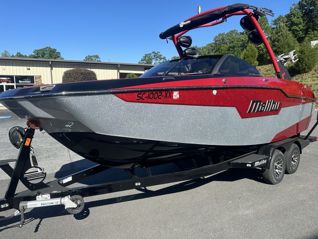 2023 Malibu Boats M220