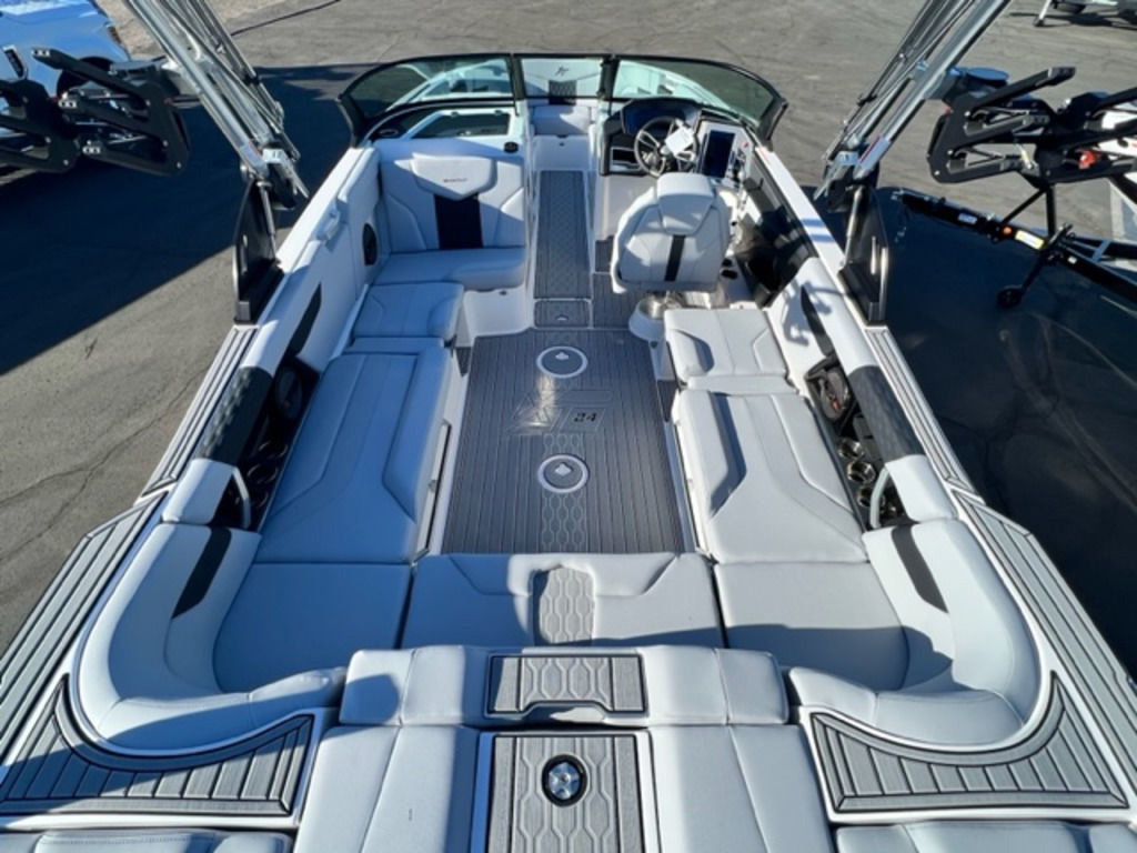 2024 Mastercraft XT24