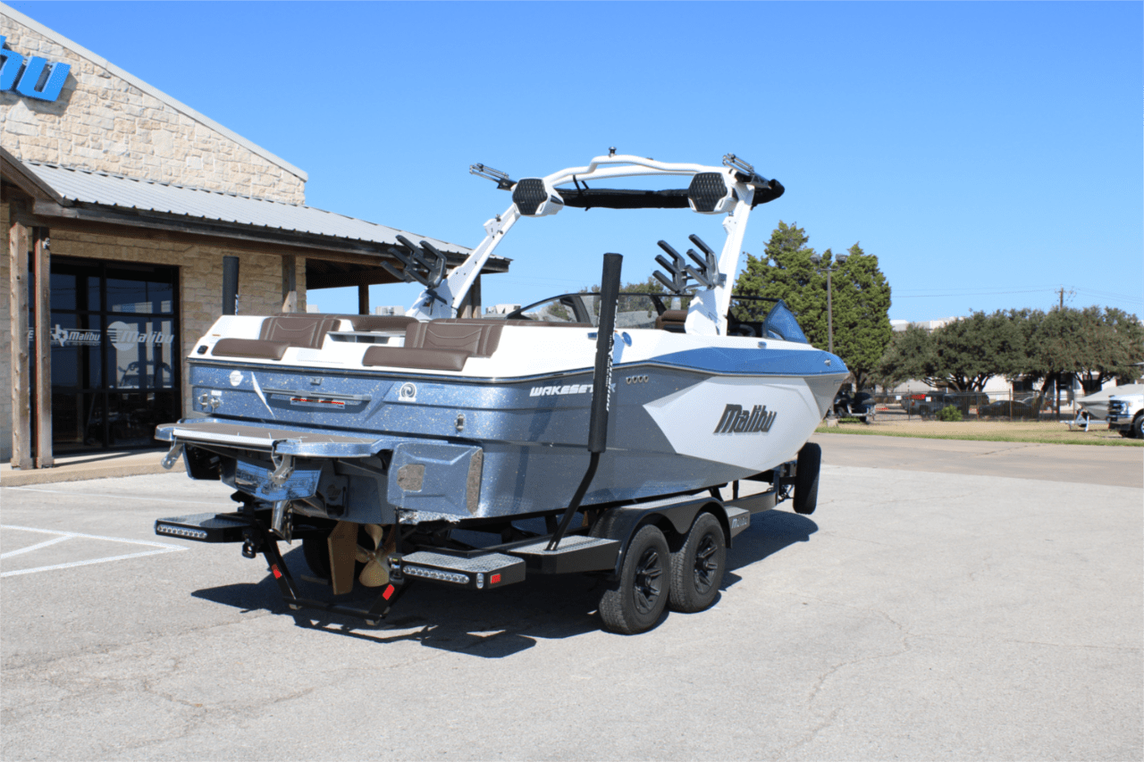 2025 Malibu 23 LSV