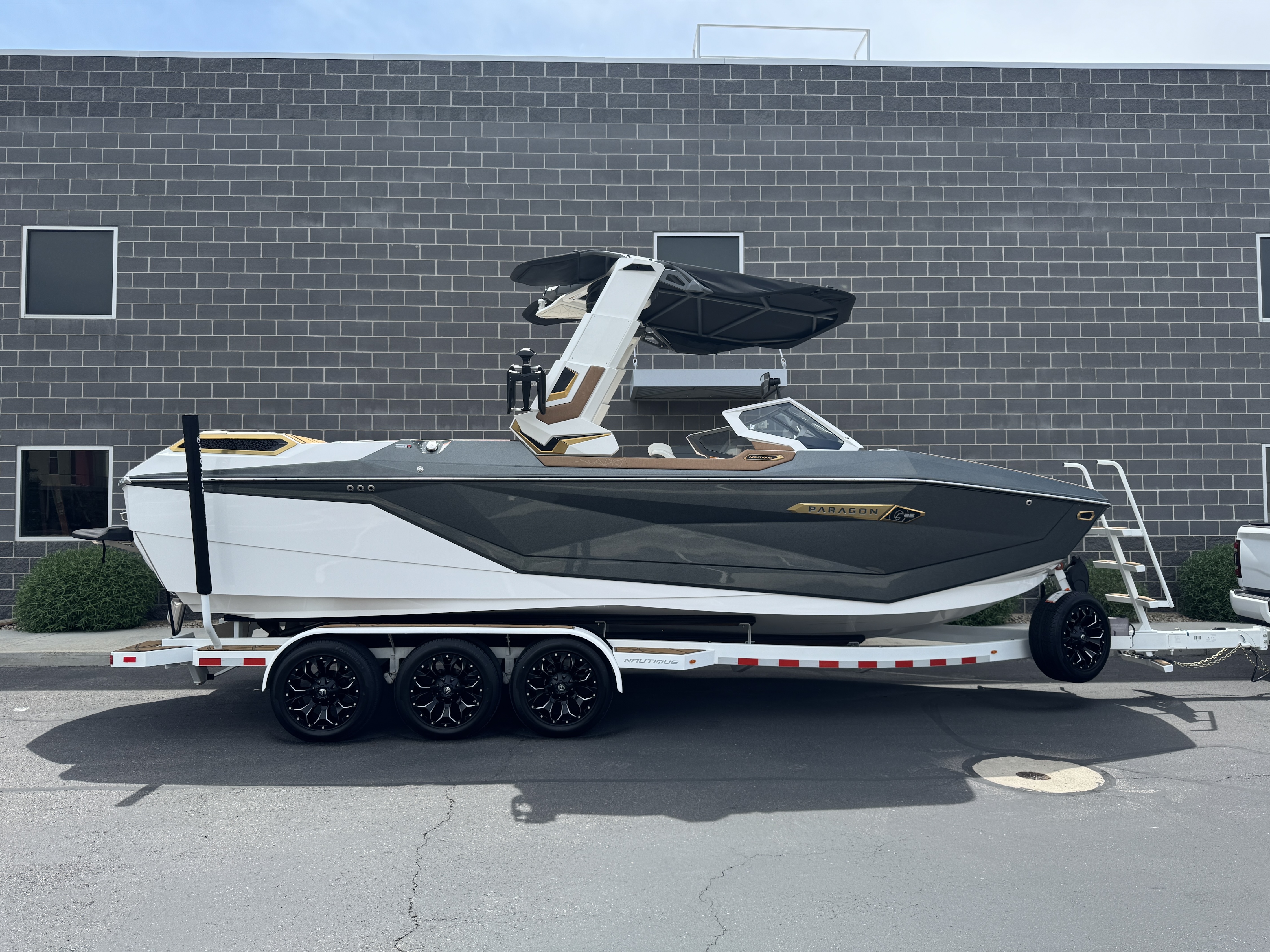 2025 Nautique G25 Paragon Low hours - Loaded - Liquid lumens 