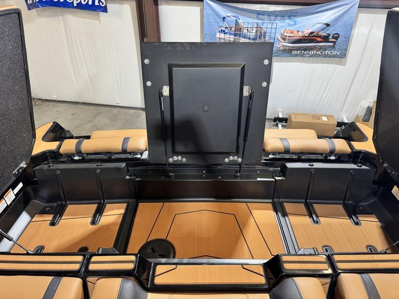 2025 Malibu 25 LSV