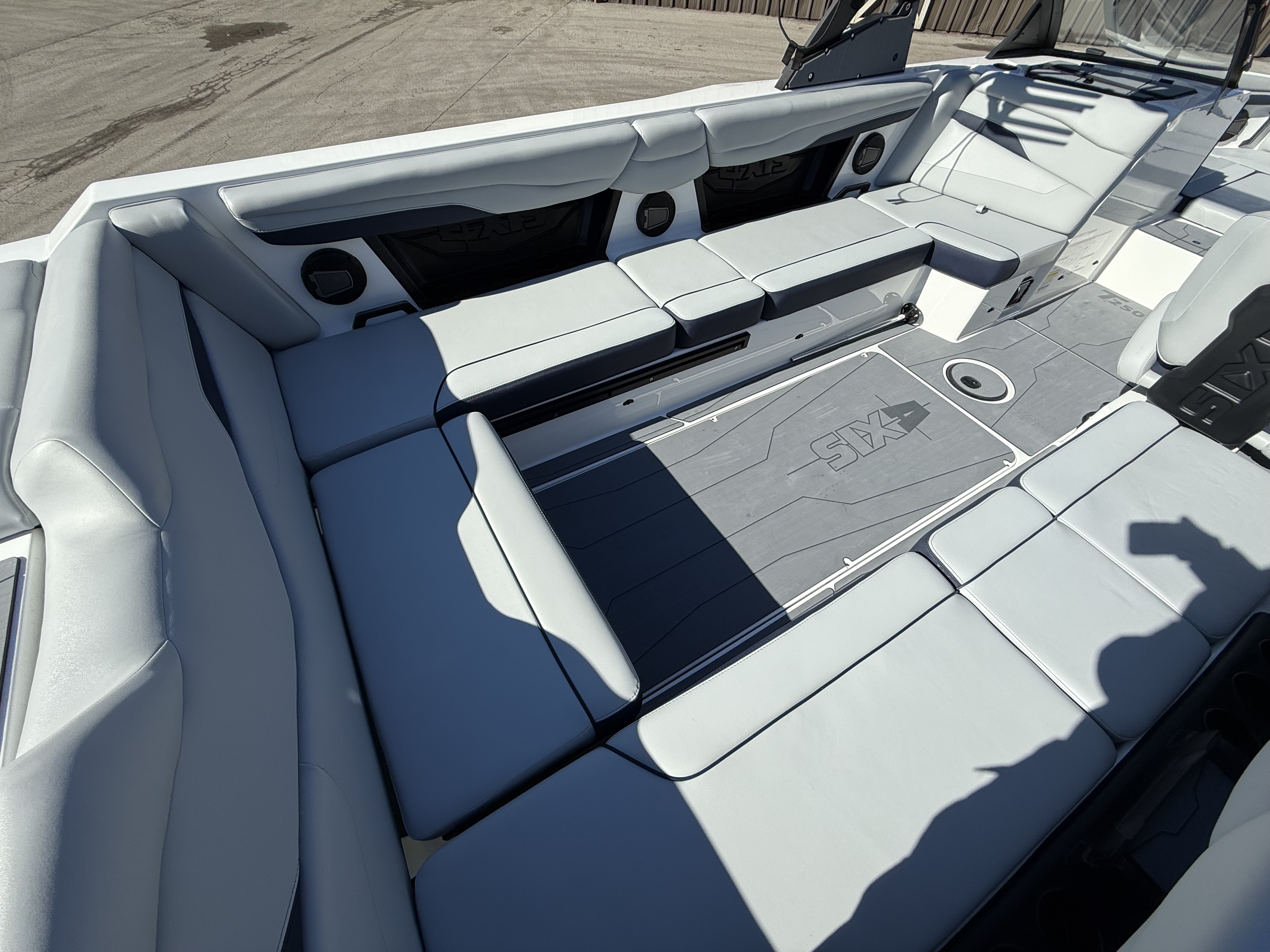 2025 Axis T250