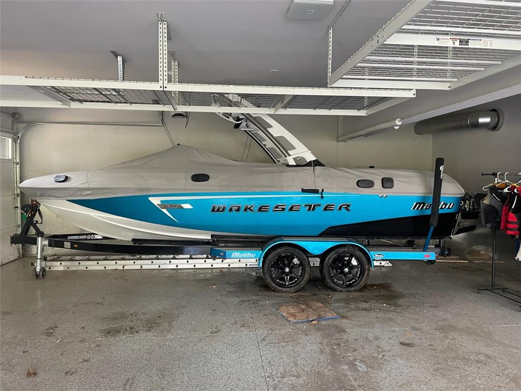 2014 Malibu 23 LSV supercharged 572hp Icon