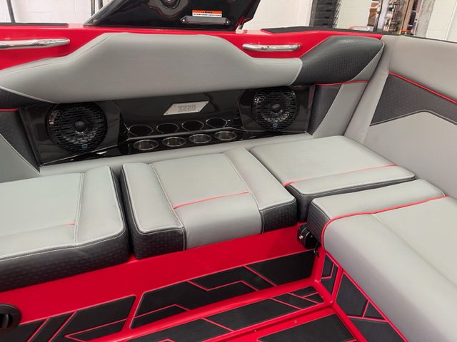 Supreme S220 GA Bulldog boat!