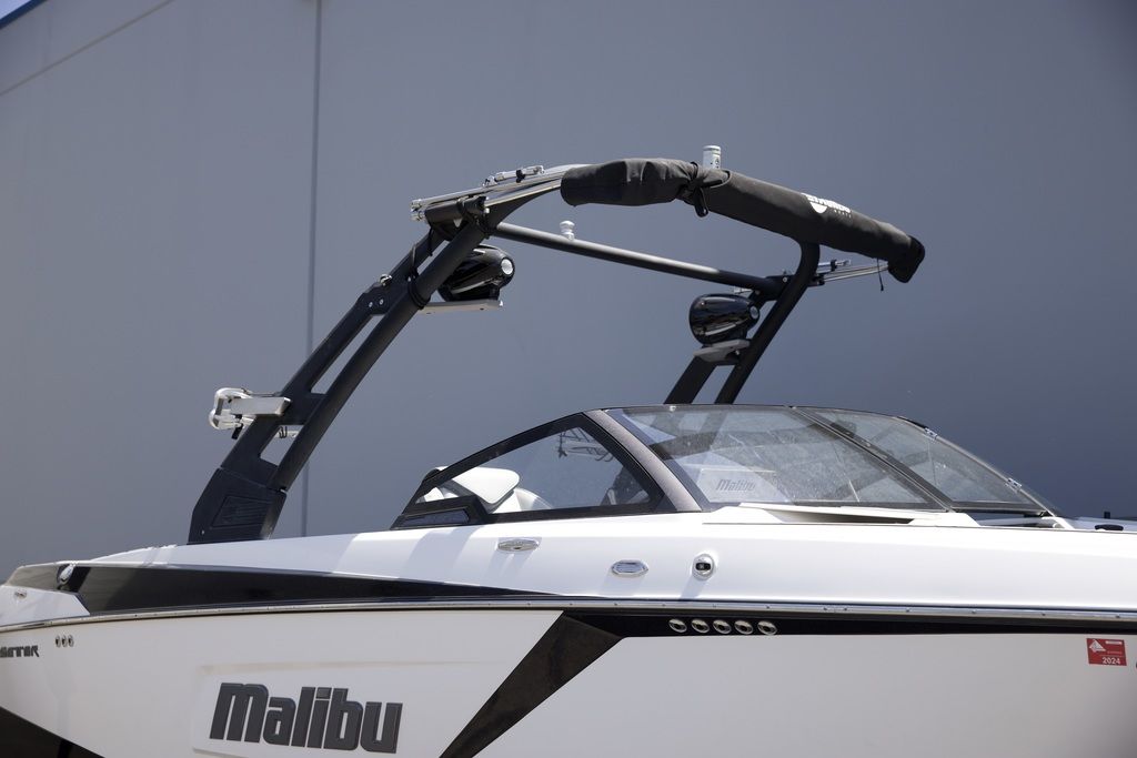 2020 Malibu Boats 23 LSV