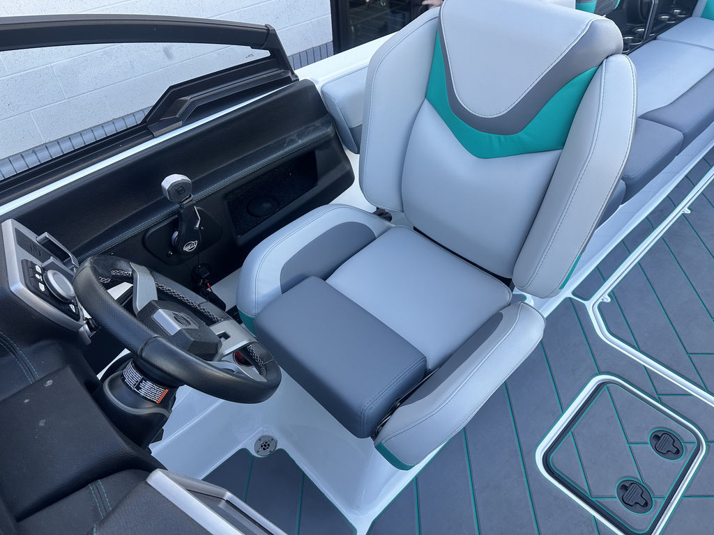 2023 Malibu Boats 26 LSV