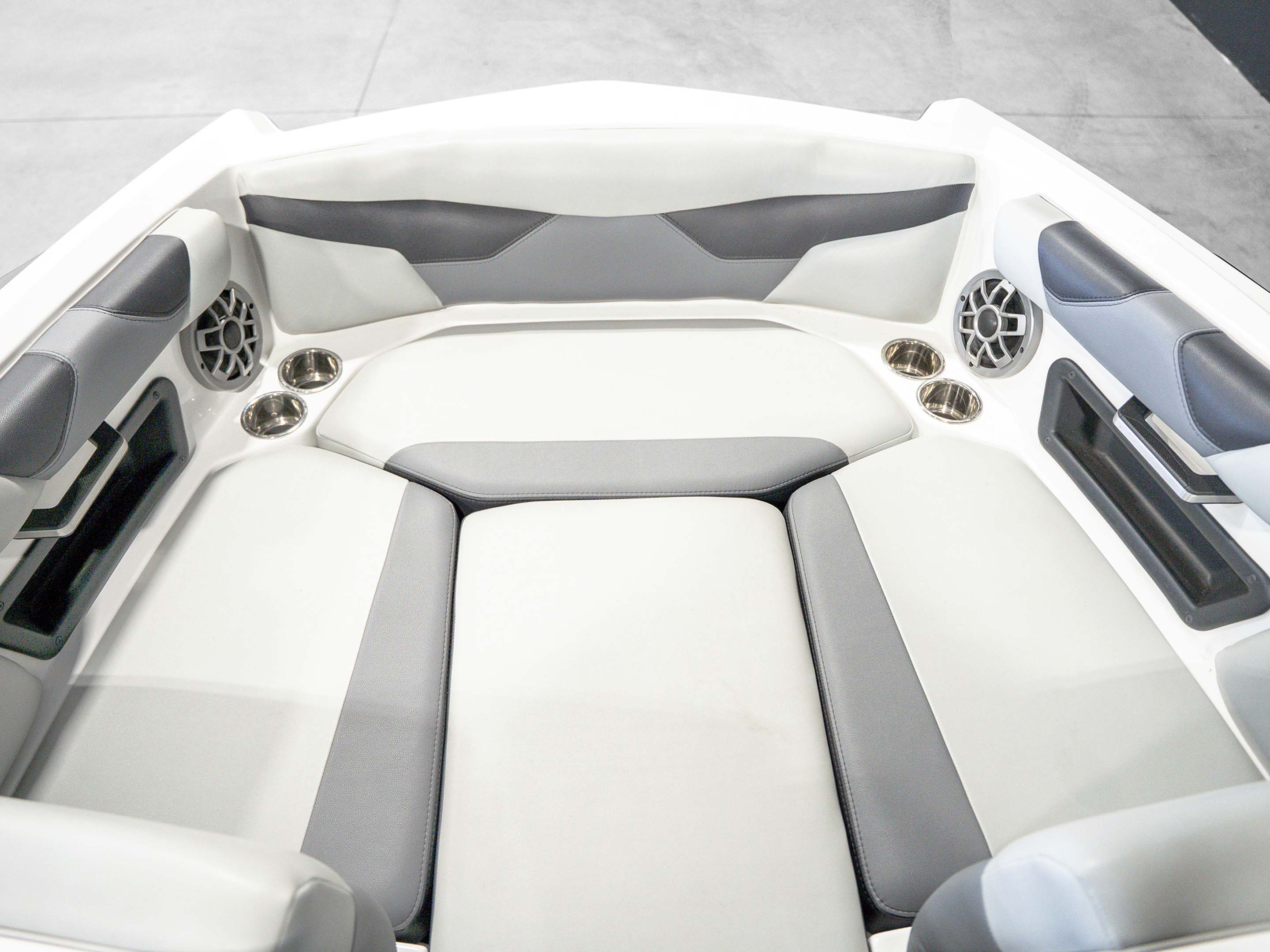2023 Axis A20 White / Black