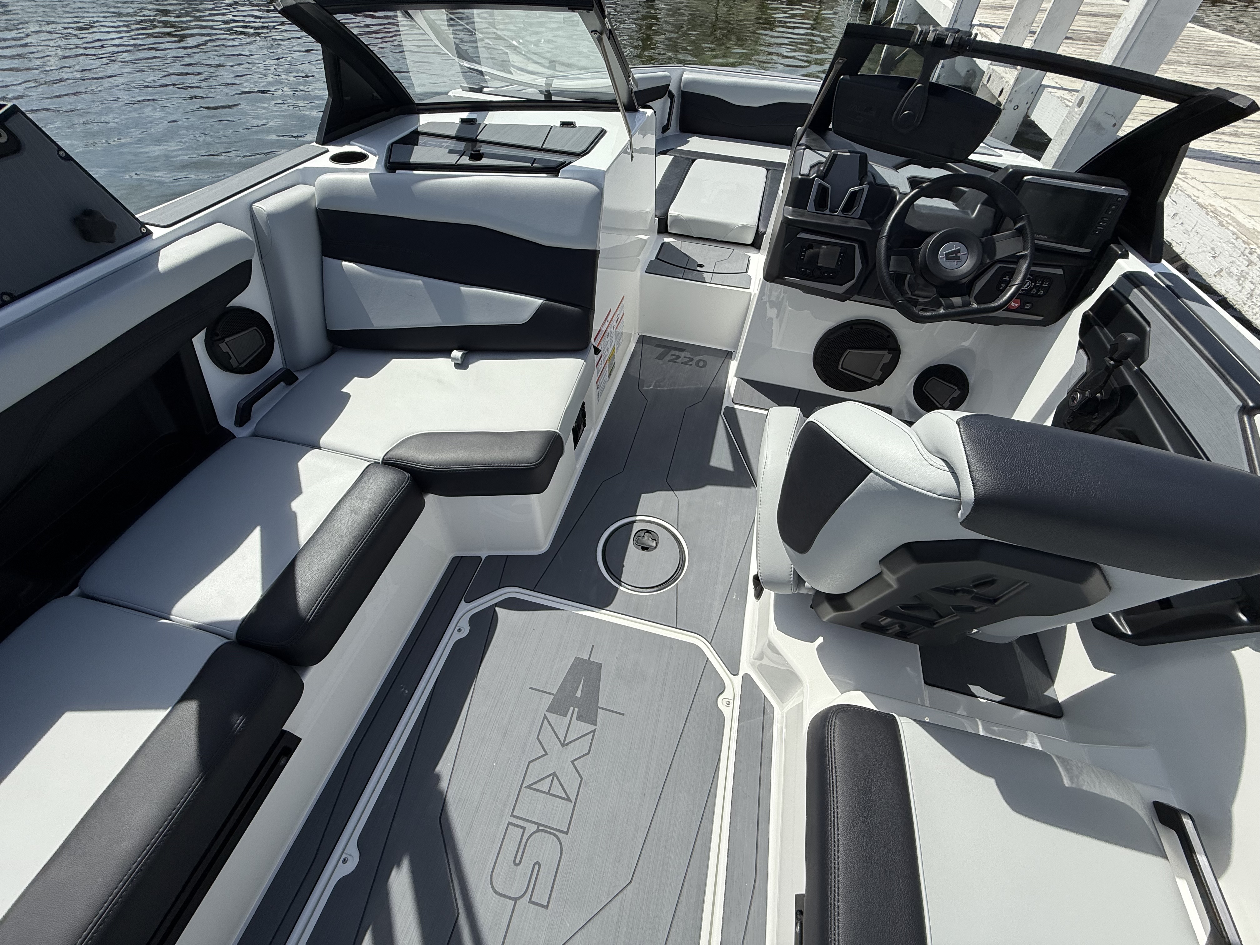 2025 Axis T220