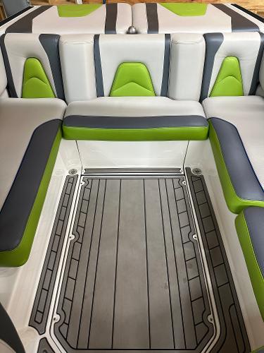 2017 Malibu Wakesetter 21 VLX – Low hours