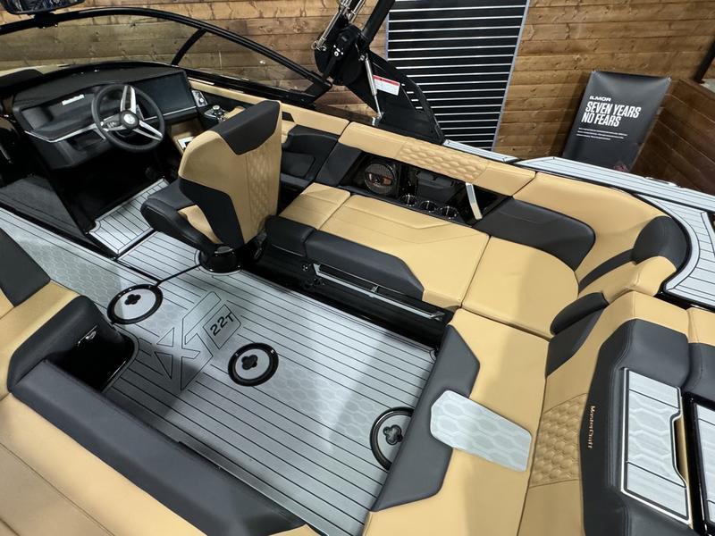 2025 MasterCraft XT22T