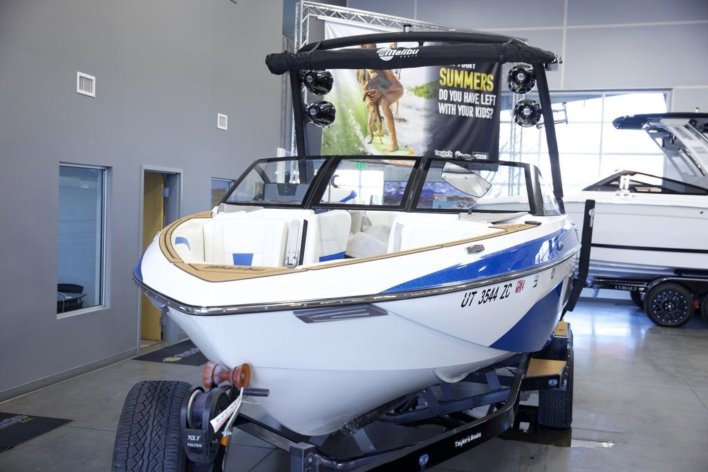 2021 Malibu Boats 23 LSV