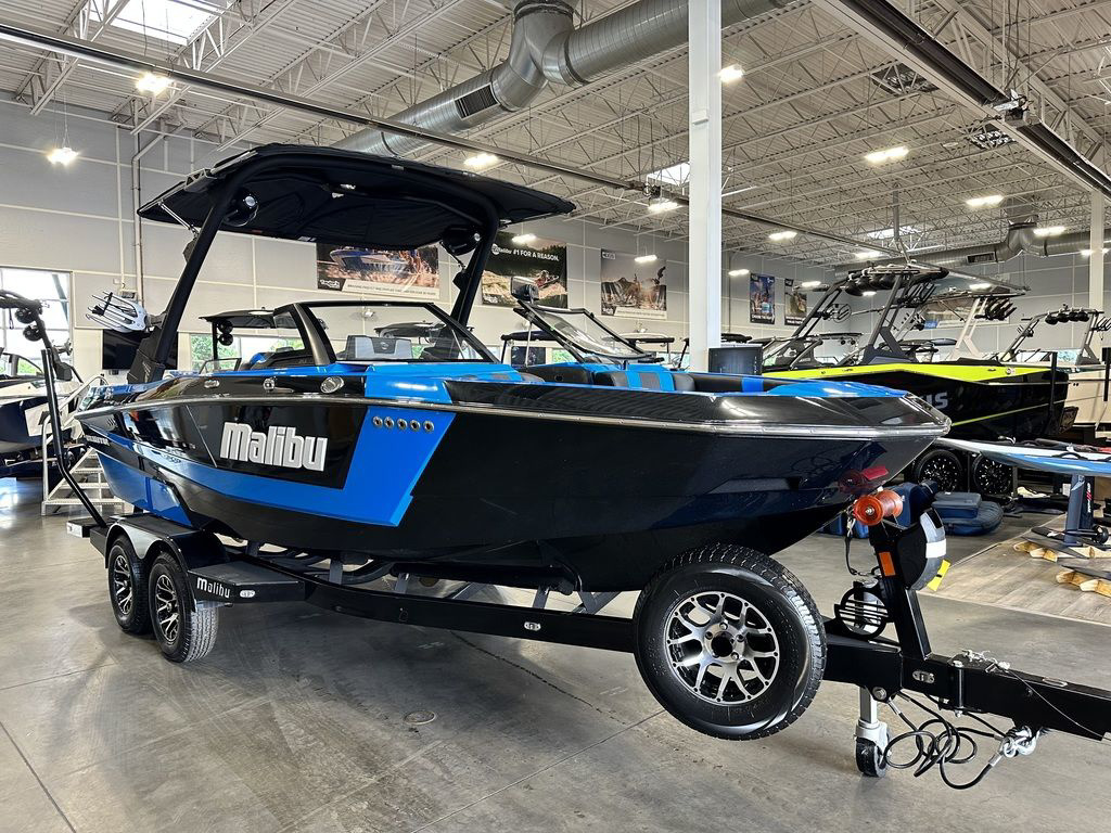 2023 Malibu 21 LX