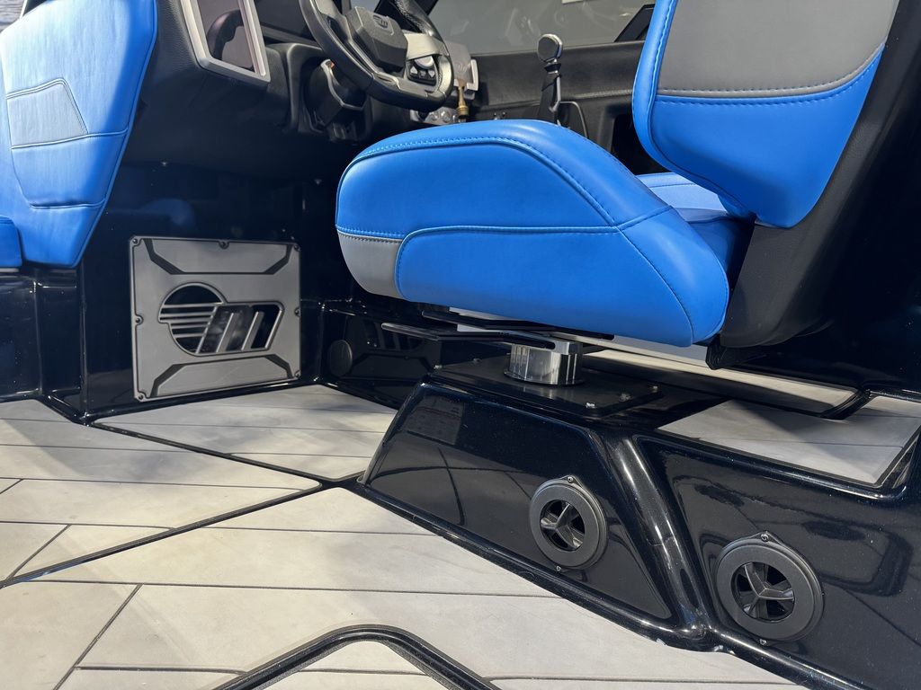 2022 Malibu Boats 25 LSV