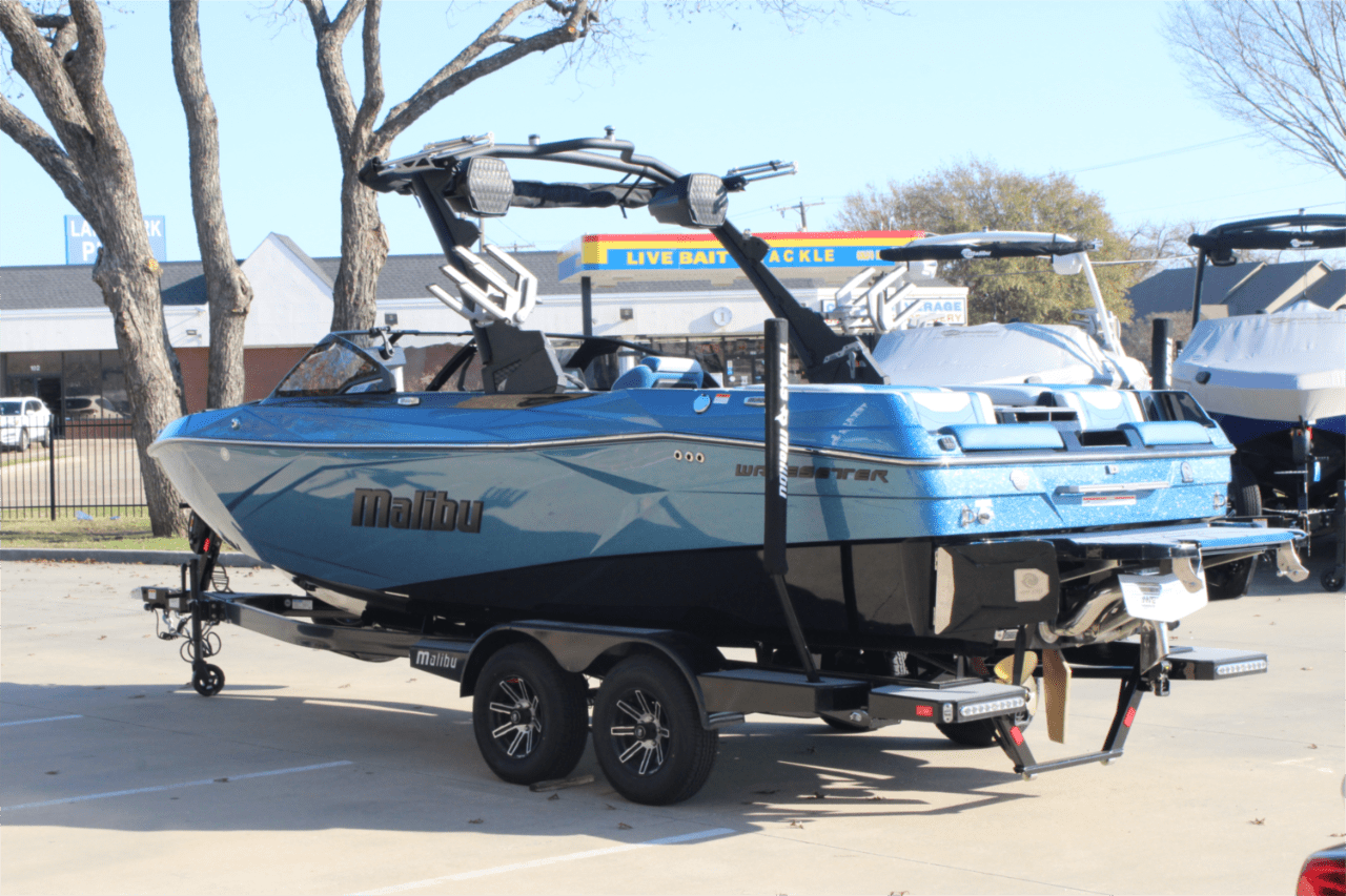 2025 Malibu 23 LSV