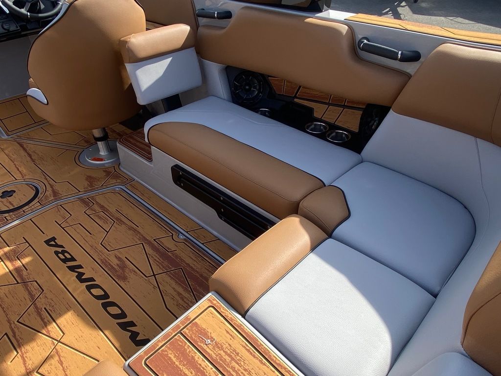 2025 MOOMBA MAX