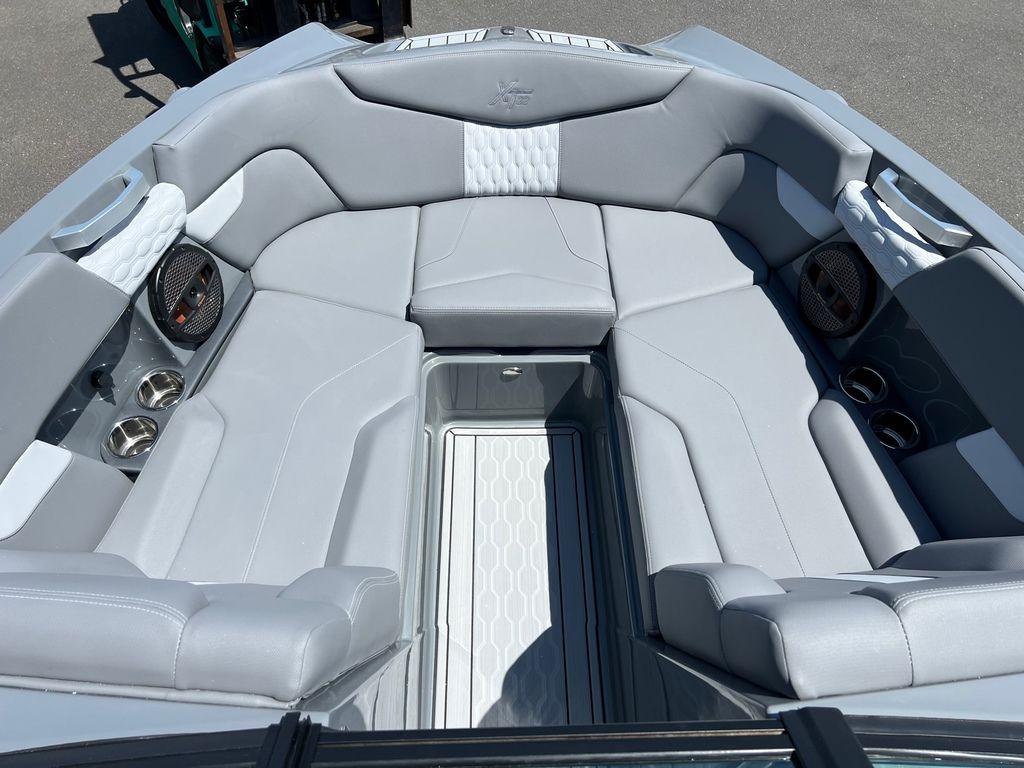 2023 MasterCraft XT22