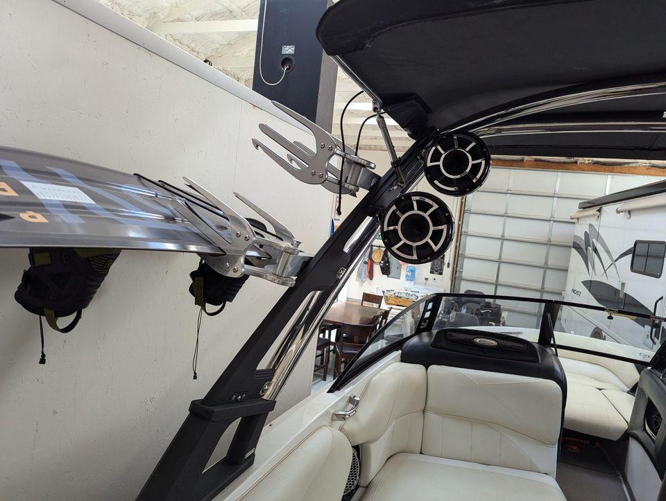 2013 Malibu 247 LSV – LOW HOURS – UNICORN
