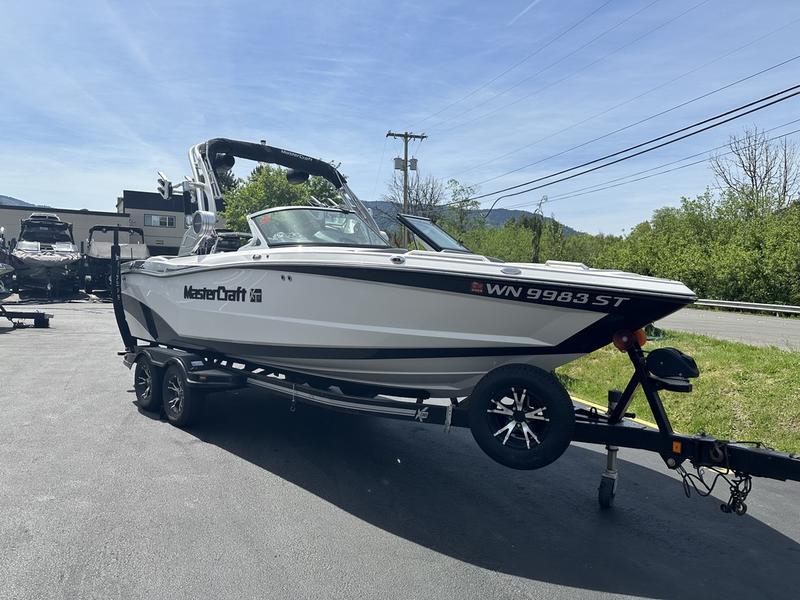 2018 MasterCraft XT23