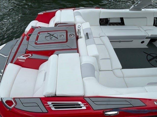 boat.Title