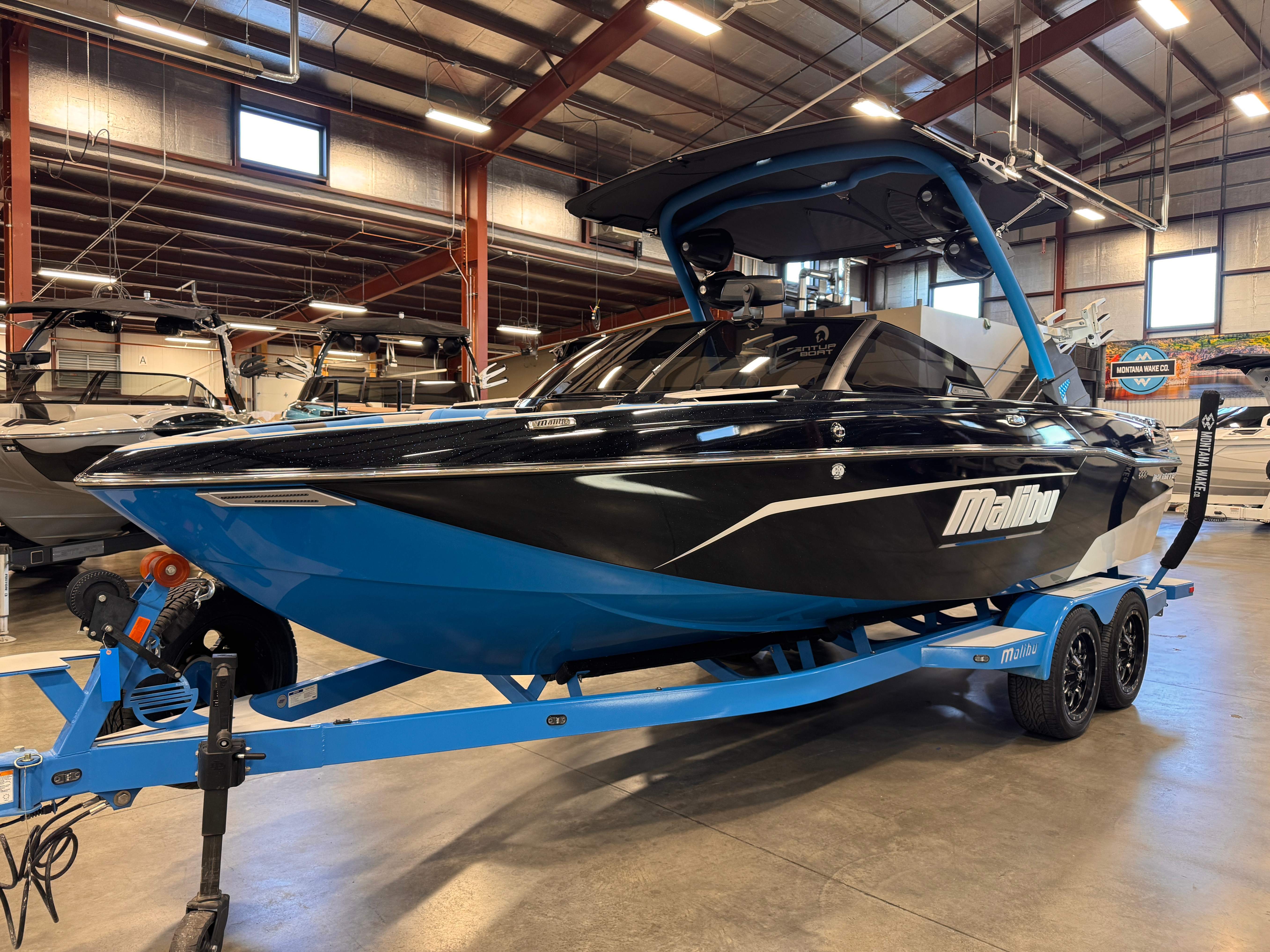 2022 Malibu 23 LSV