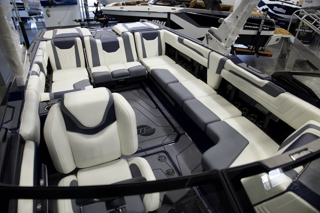 2025 Malibu Boats 25 LSV