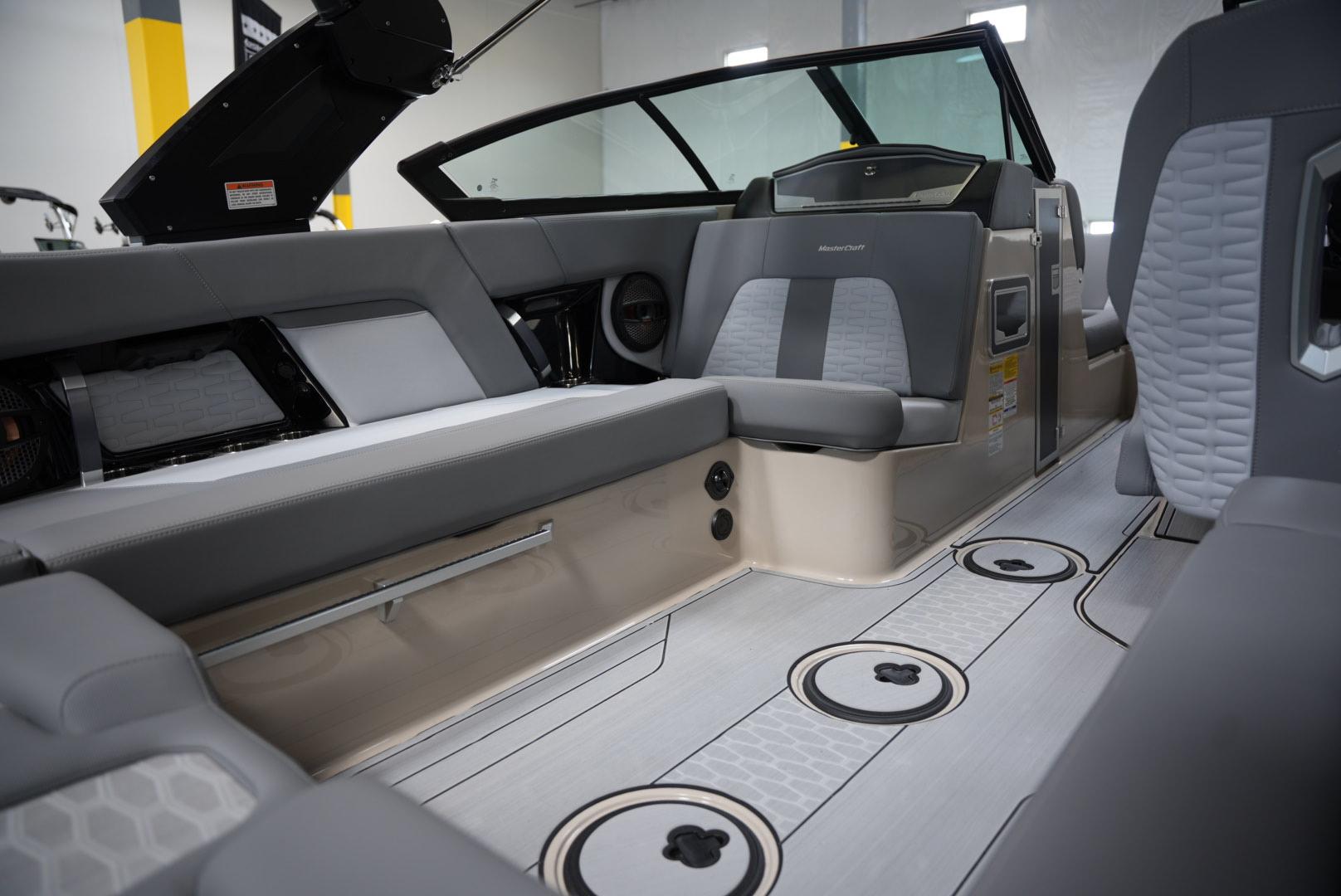 2025 MasterCraft X22 - NEW ARRIVAL &#8211; BRAND NEW COLOR! Icon