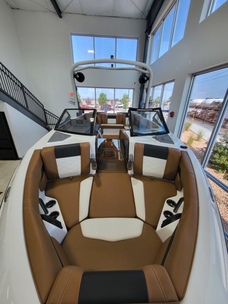 2024 Malibu Boats 23 LSV