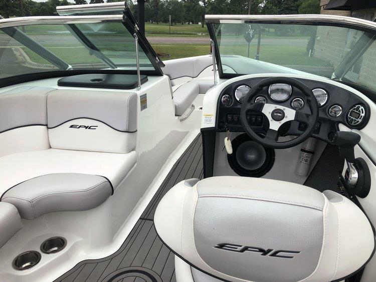 2012 Epic 21v Surf Boat