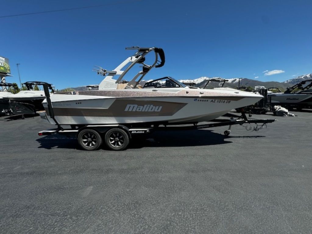 2020 Malibu Boats 23 MXZ Icon