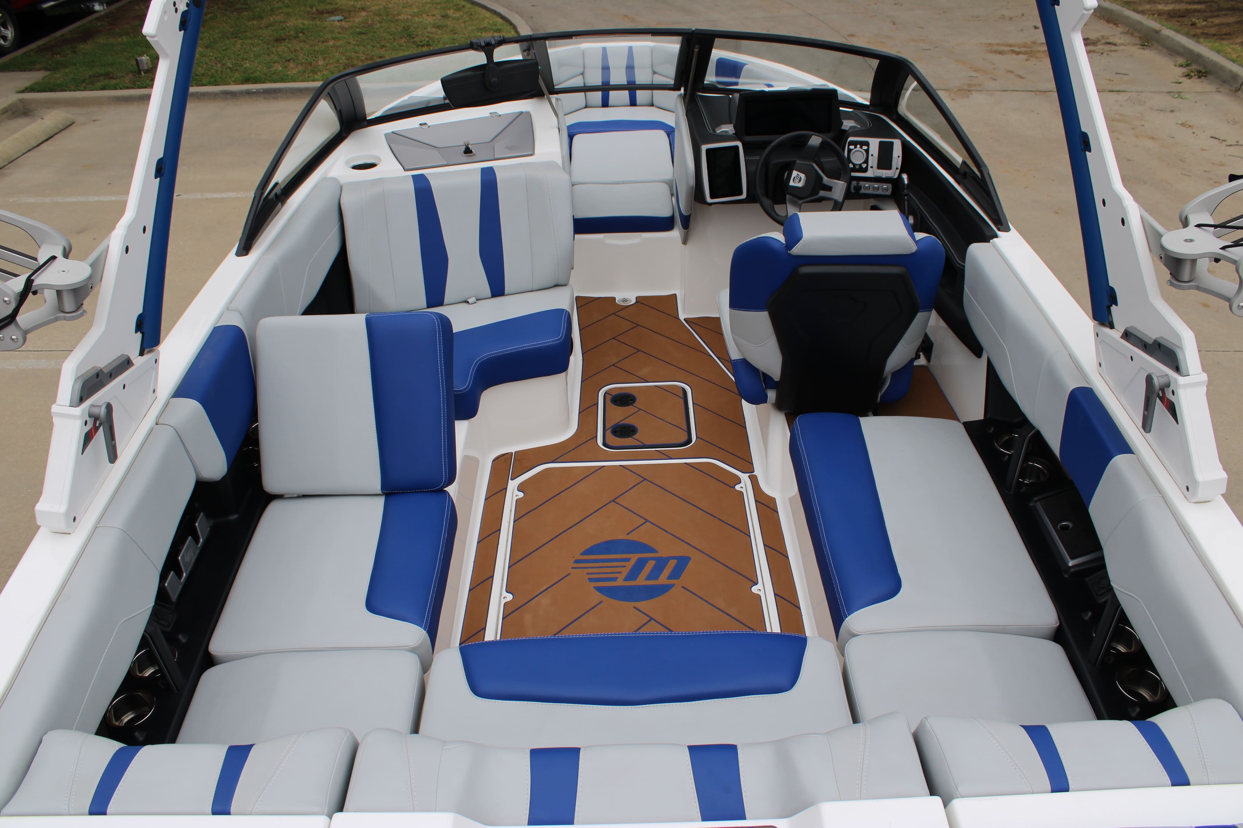 2023 Malibu 22 LSV