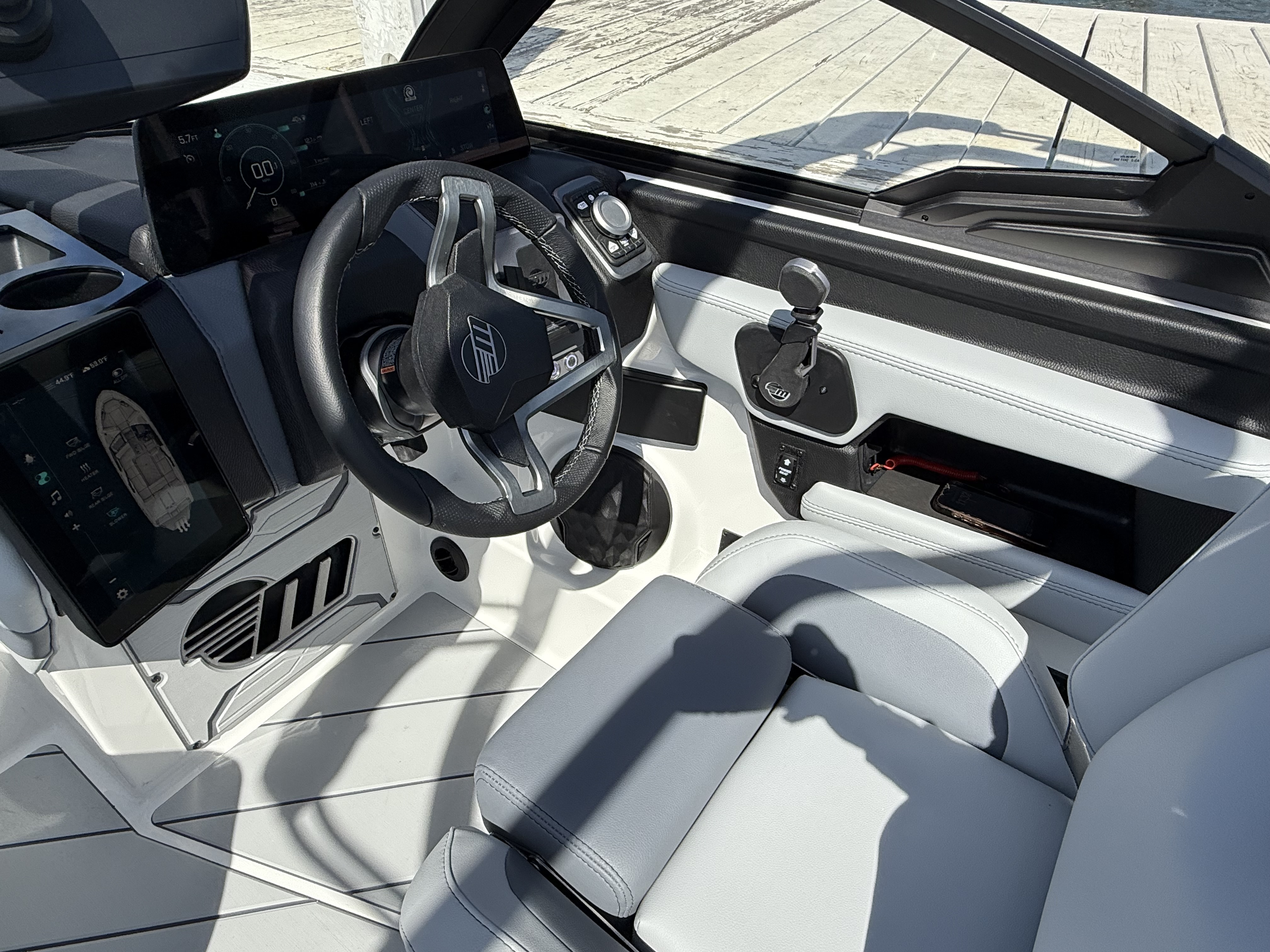 2025 Malibu 23 LSV