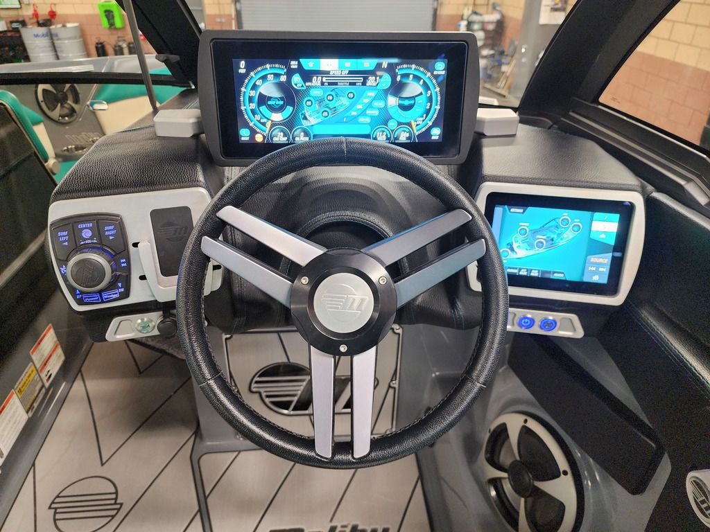 2019 Malibu Boats 25 LSV