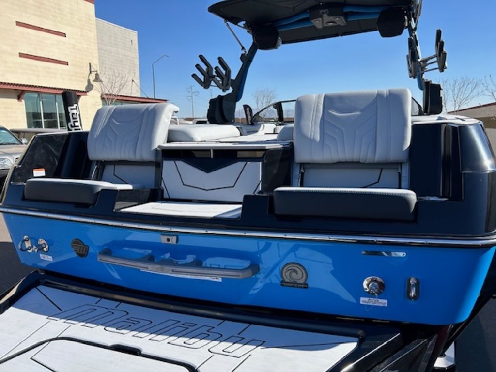 2025 Malibu Boats 25 LSV