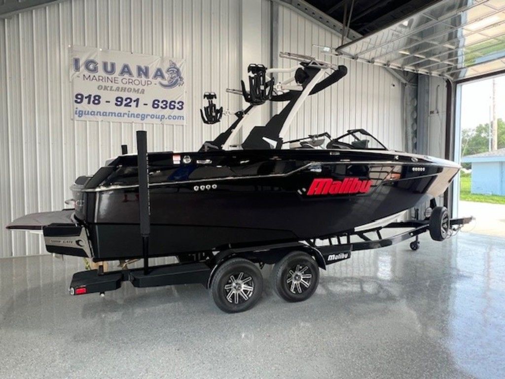 2024 Malibu Boats M220