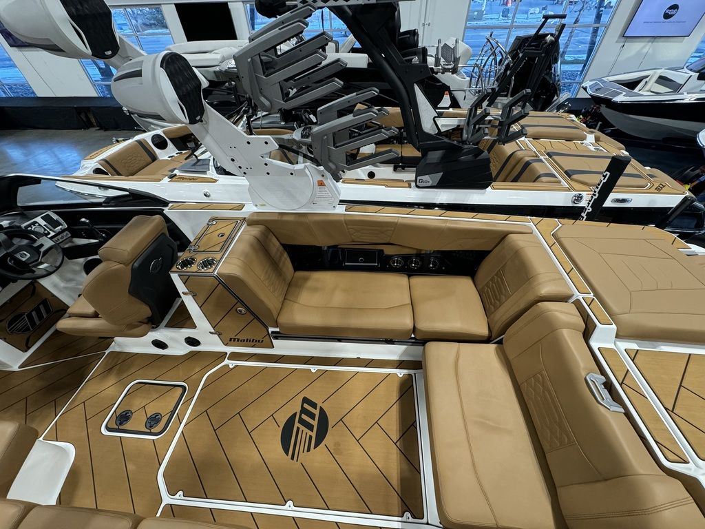 2024 Malibu Boats 25 LSV