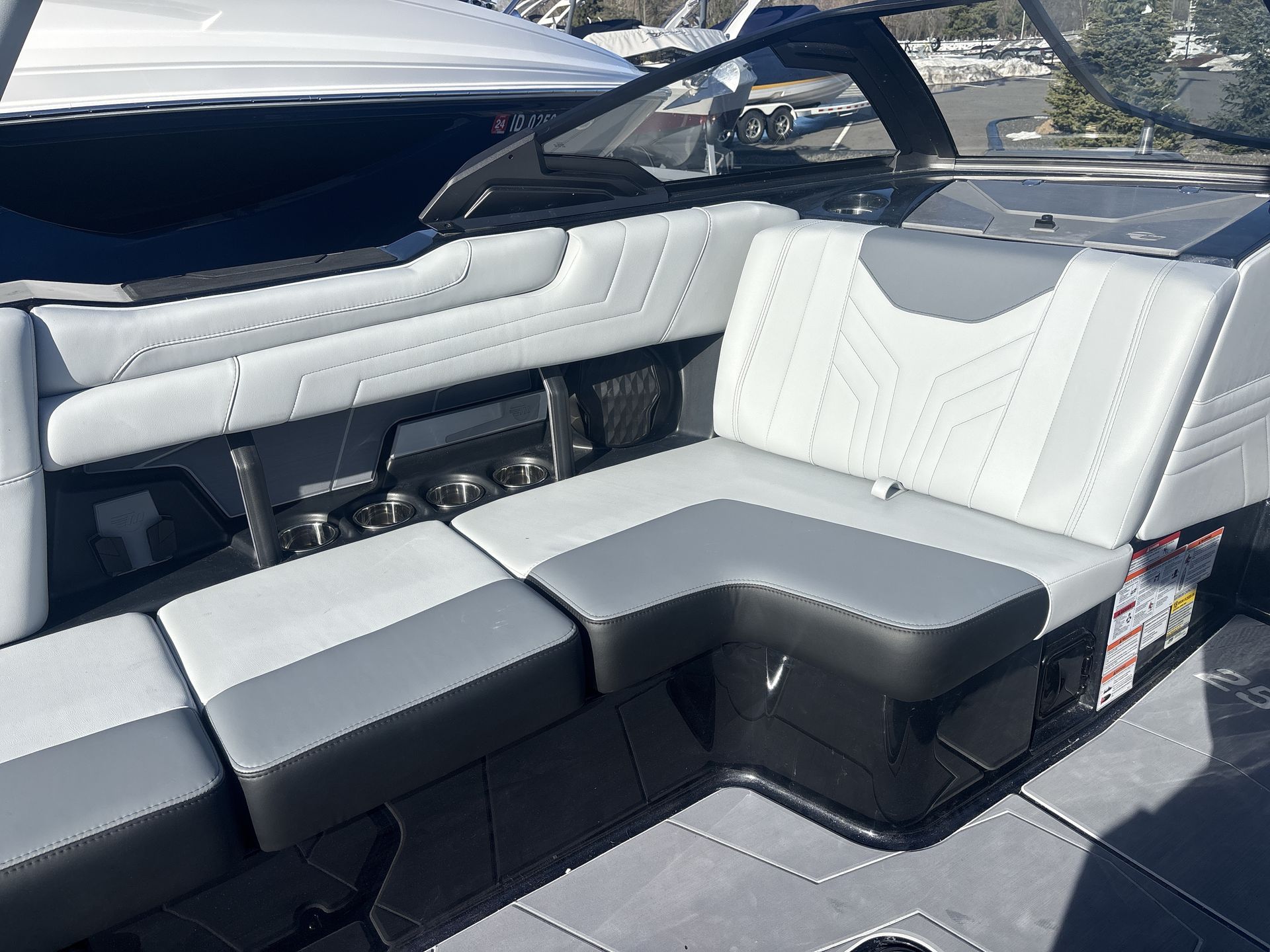 2025 Malibu 25LSV