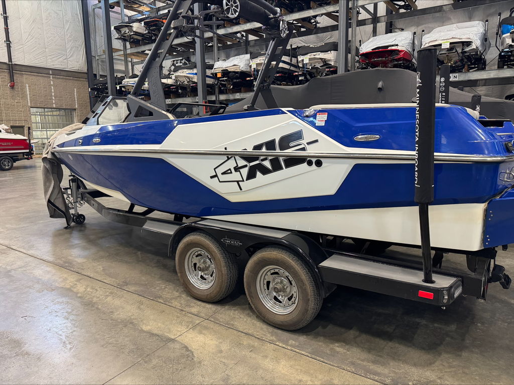 2018 Axis Wake Research T22 Icon