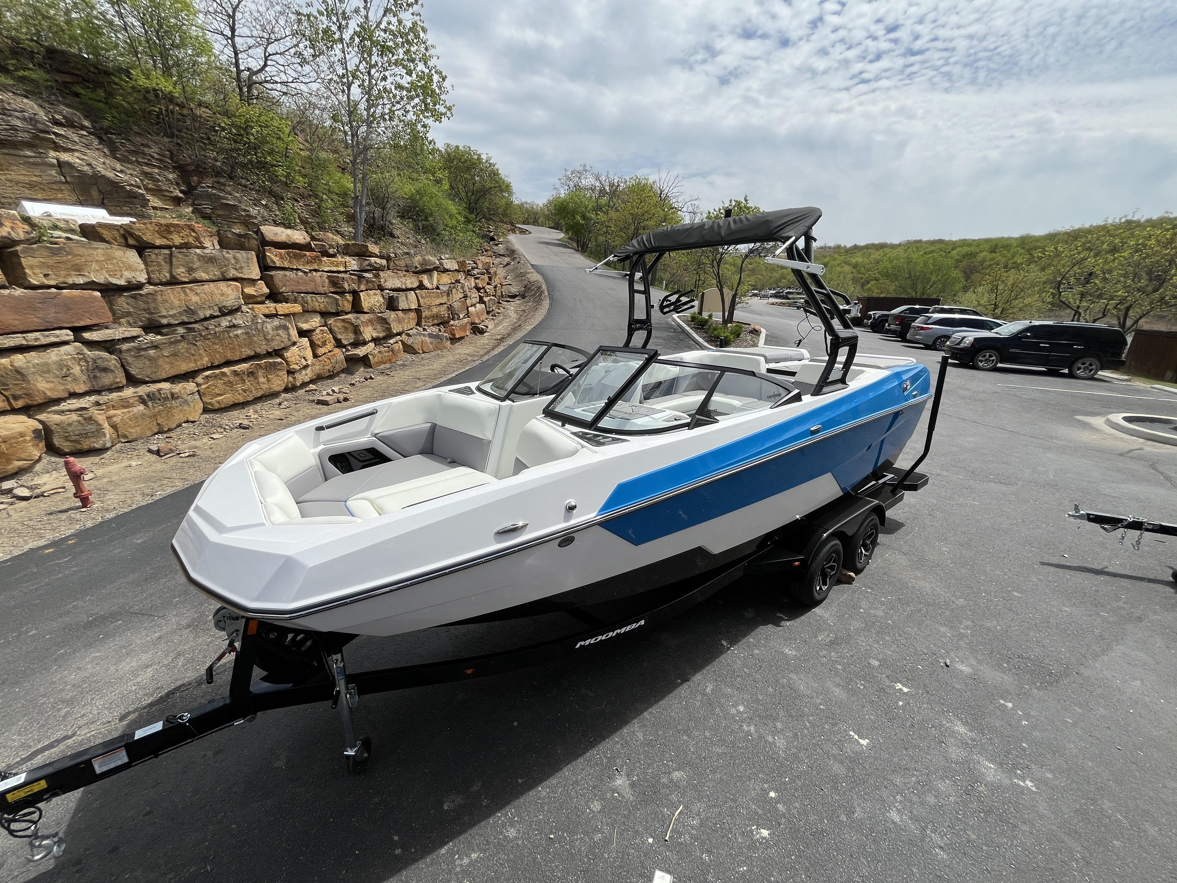2025 MOOMBA MAX