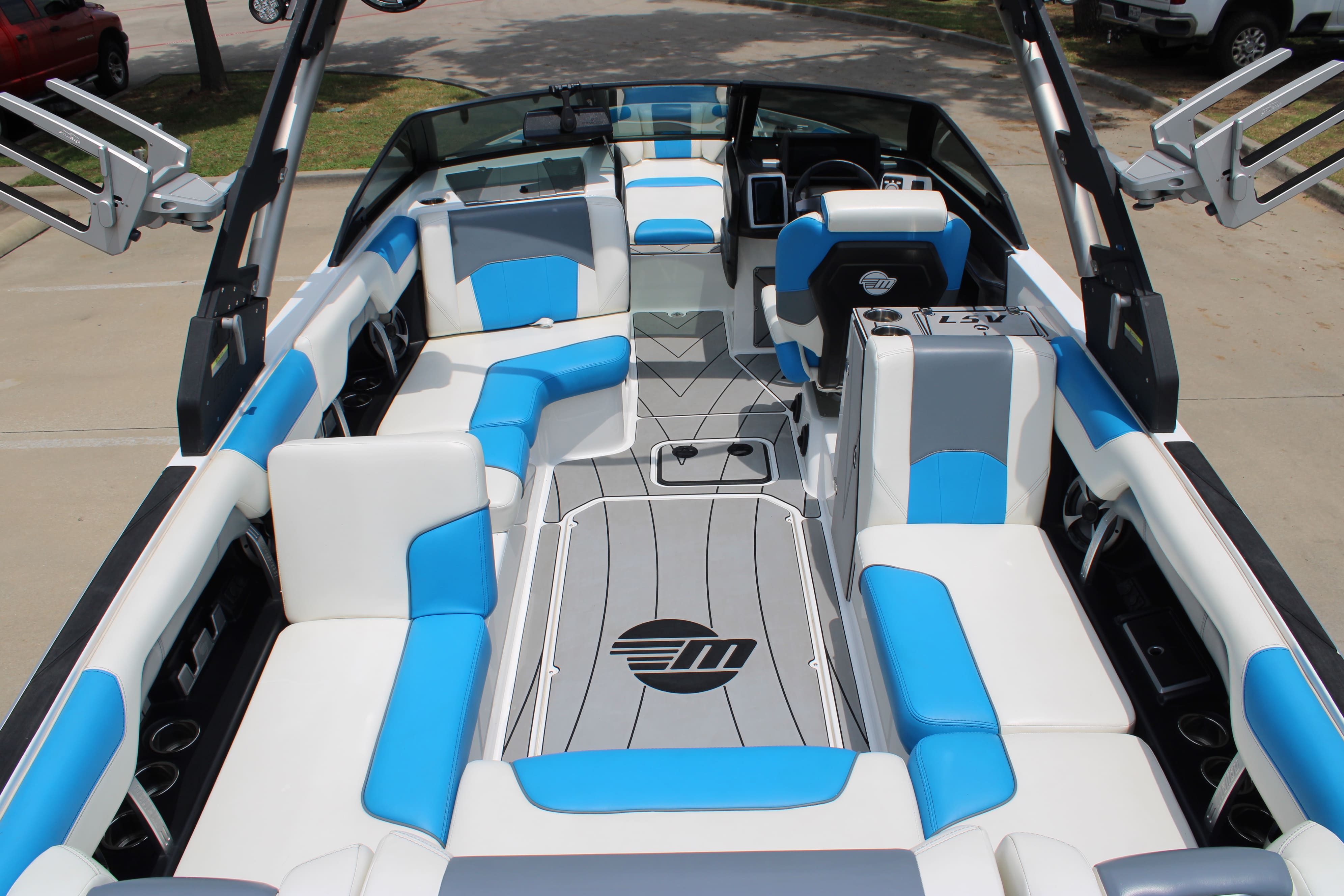 2020 Malibu 25 LSV
