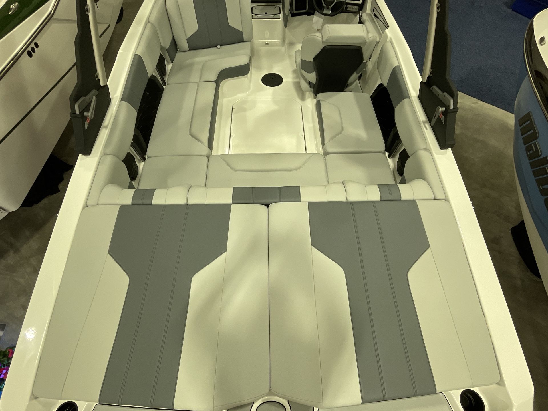 2024 Malibu 21 LX-r