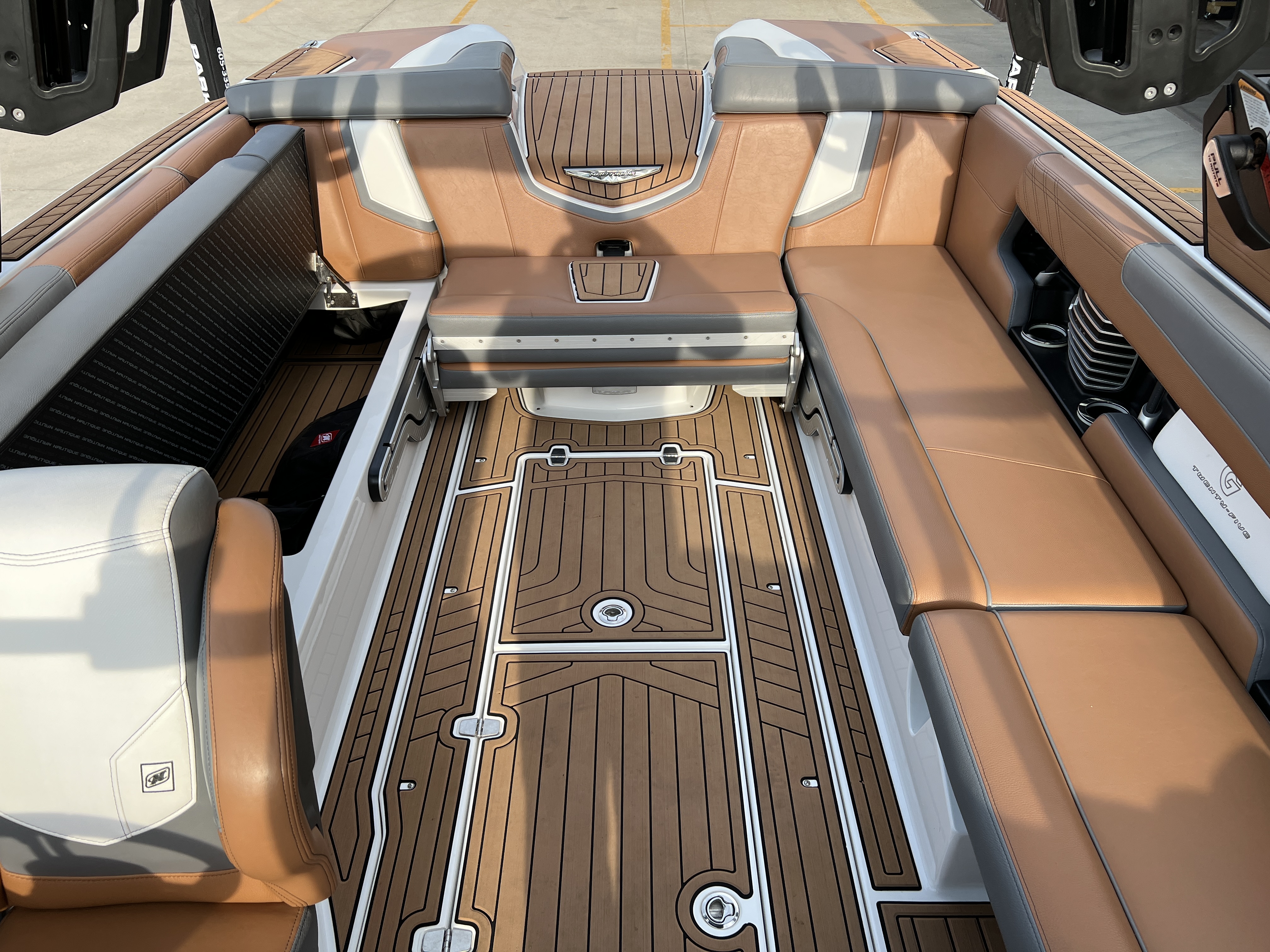 2018 NAUTIQUE G25 * XR7 * TANDEM AXLE TRAILER 
