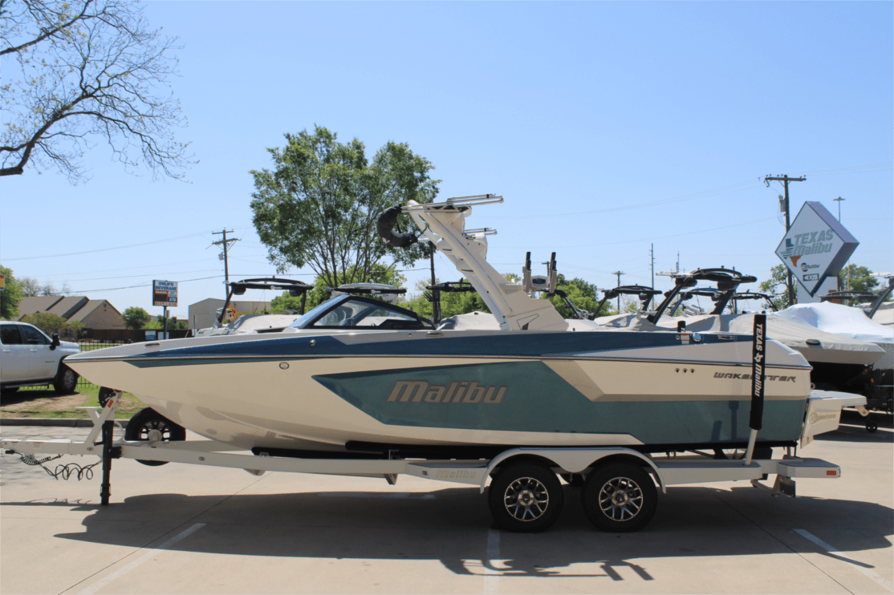 2023 Malibu 24 MXZ