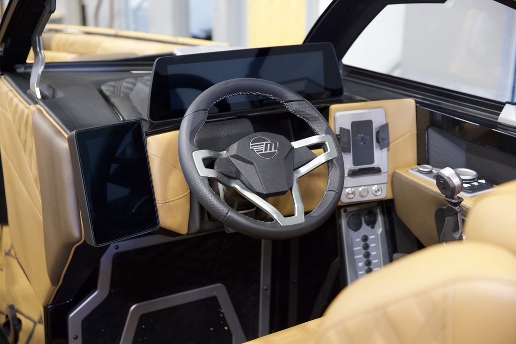 2025 Malibu Boats M242