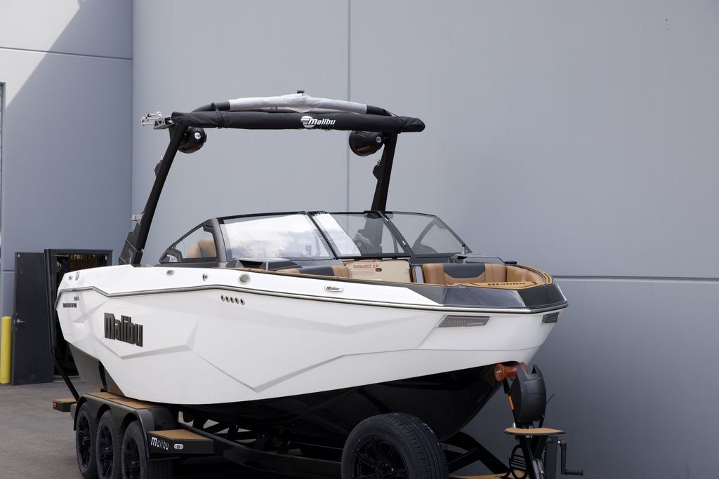 2025 Malibu Boats 25 LSV