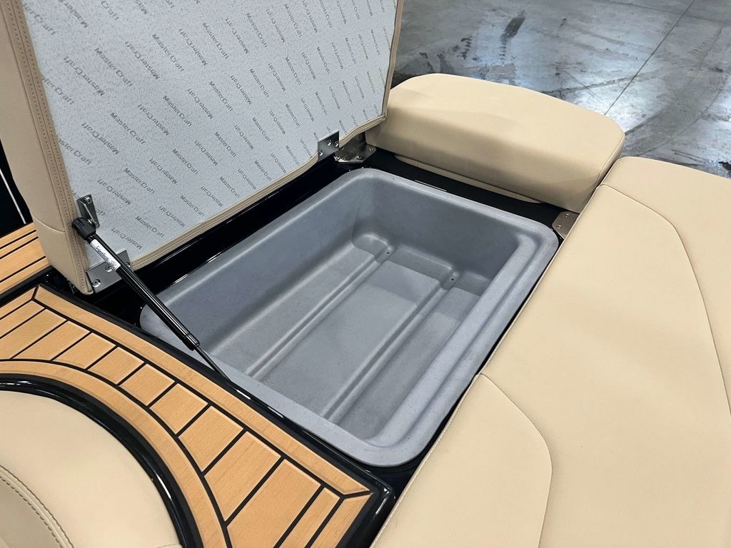 2024 MasterCraft XT22